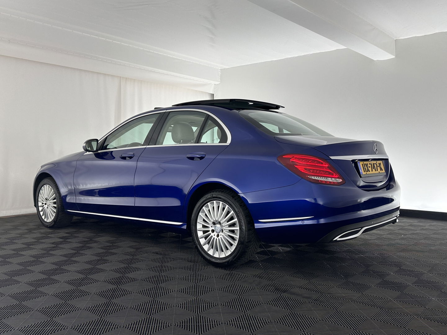 Mercedes-Benz C-Klasse 180 Ambition Aut. *PANO | FULL-LED | 1/2-LEATHER | SPORT-SEATS | NAVI-FULLMAP | HEATED-SEATS | ECC | PDC | CRUISE | 17''ALU*