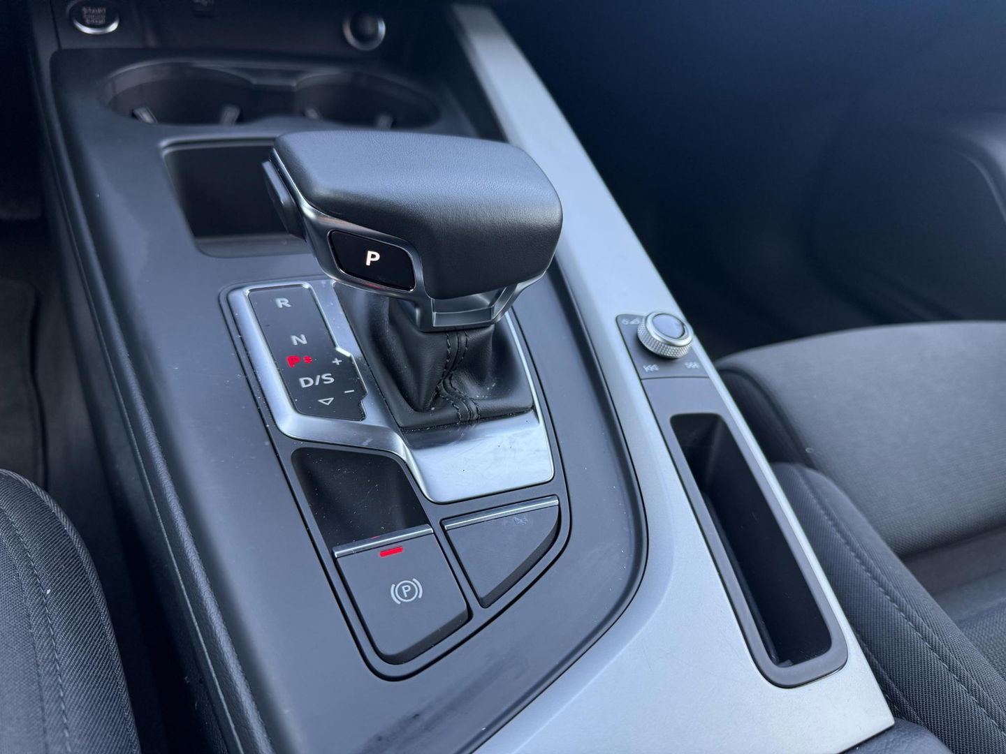 Audi A4 Avant 40 TFSI S-line edition Competition 205PK