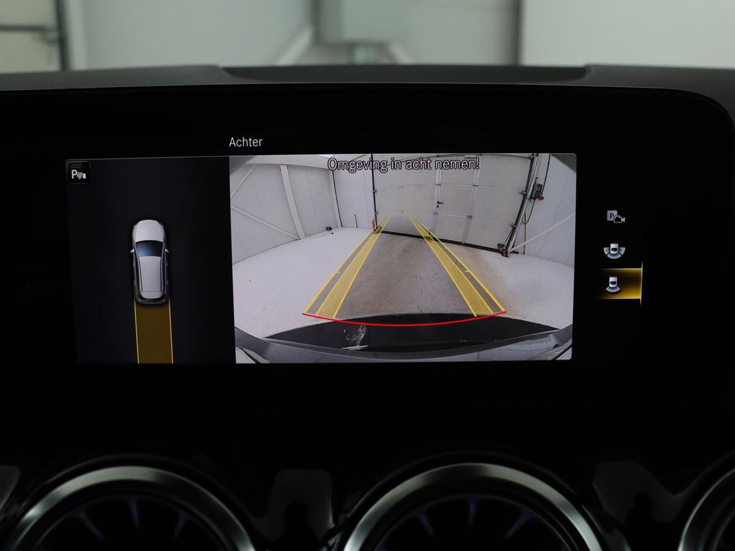 Mercedes-Benz B-Klasse 250e AMG Night | Stoelverwarming | Camera | Carplay | Sfeerverlichting | Leder/Alcantara | Full LED | Widescreen