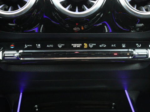 Mercedes-Benz B-Klasse 250e AMG Night | Stoelverwarming | Camera | Carplay | Sfeerverlichting | Leder/Alcantara | Full LED | Widescreen