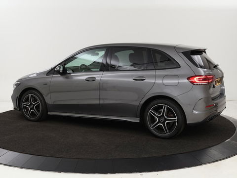 Mercedes-Benz B-Klasse 250e AMG Night | Stoelverwarming | Camera | Carplay | Sfeerverlichting | Leder/Alcantara | Full LED | Widescreen