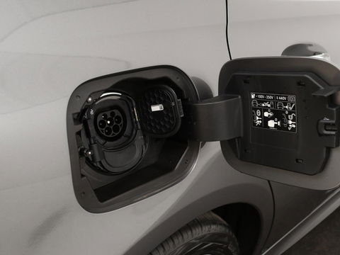 Mercedes-Benz B-Klasse 250e AMG Night | Stoelverwarming | Camera | Carplay | Sfeerverlichting | Leder/Alcantara | Full LED | Widescreen