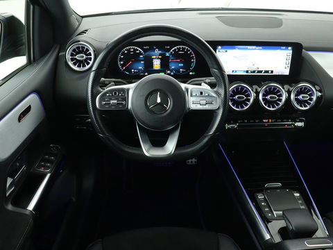 Mercedes-Benz B-Klasse 250e AMG Night | Stoelverwarming | Camera | Carplay | Sfeerverlichting | Leder/Alcantara | Full LED | Widescreen