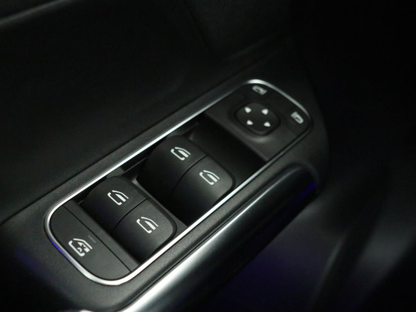 Mercedes-Benz B-Klasse 250e AMG Night | Stoelverwarming | Camera | Carplay | Sfeerverlichting | Leder/Alcantara | Full LED | Widescreen