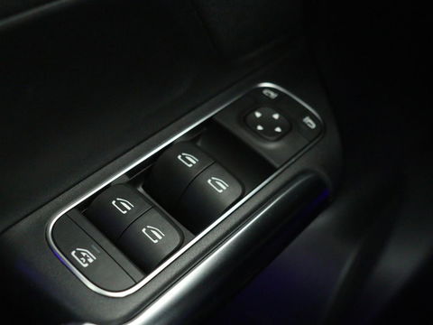 Mercedes-Benz B-Klasse 250e AMG Night | Stoelverwarming | Camera | Carplay | Sfeerverlichting | Leder/Alcantara | Full LED | Widescreen