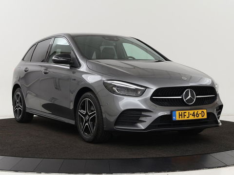 Mercedes-Benz B-Klasse 250e AMG Night | Stoelverwarming | Camera | Carplay | Sfeerverlichting | Leder/Alcantara | Full LED | Widescreen