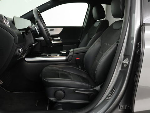 Mercedes-Benz B-Klasse 250e AMG Night | Stoelverwarming | Camera | Carplay | Sfeerverlichting | Leder/Alcantara | Full LED | Widescreen