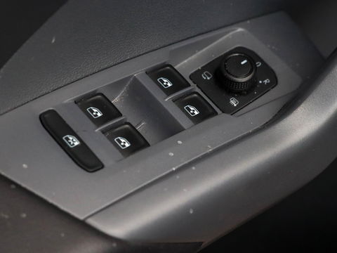 Volkswagen T-Cross 1.0 TSI Life | Design Pack | Navigatie | Climate Control | Camera