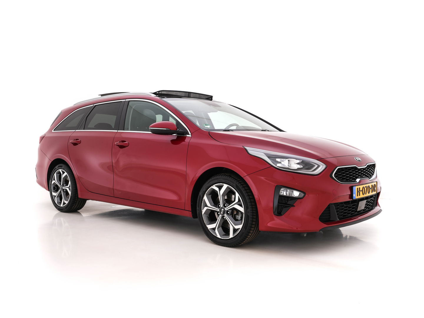 Kia Ceed Sportswagon 1.4 T-GDi ExecutiveLine Aut. *PANO | FULL-LEATHER | ADAPT.CRUISE | FULL-LED | MEMORY-PACK | DIGI-COCKPIT | JBL-SOUND | BLINDSPOT | KEYLESS | COOLED/HEATED-COMFORT-SEATS | NAVI-FULLMAP | LANE-ASSIST | 17''ALU*