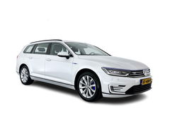 Volkswagen Passat Variant 1.4 TSI GTE Highline Aut. *FULL-LED | ADAPTIVE-CRUISE | ERGONOMIC-SPORTSEATS | KEYLESS | NAVI-FULLMAP | ECC | PARKPILOT | HEATED-SEATS | SHIFT-PADDLES | AMBIENT-LIGHT | TOWBAR | 17''ALU*