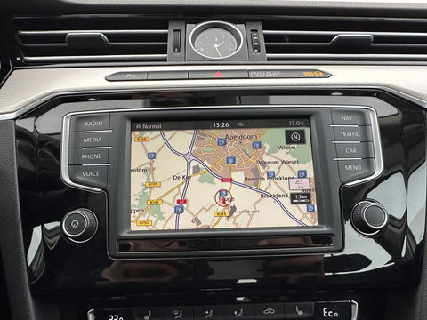 Volkswagen Passat Variant 1.4 TSI GTE Highline Aut. *FULL-LED | ADAPTIVE-CRUISE | ERGONOMIC-SPORTSEATS | KEYLESS | NAVI-FULLMAP | ECC | PARKPILOT | HEATED-SEATS | SHIFT-PADDLES | AMBIENT-LIGHT | TOWBAR | 17''ALU*