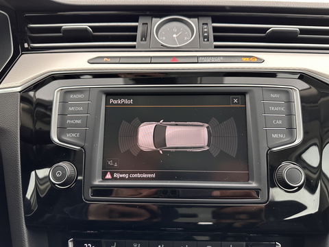 Volkswagen Passat Variant 1.4 TSI GTE Highline Aut. *FULL-LED | ADAPTIVE-CRUISE | ERGONOMIC-SPORTSEATS | KEYLESS | NAVI-FULLMAP | ECC | PARKPILOT | HEATED-SEATS | SHIFT-PADDLES | AMBIENT-LIGHT | TOWBAR | 17''ALU*