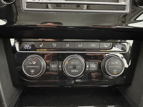 Volkswagen Passat Variant 1.4 TSI GTE Highline Aut. *FULL-LED | ADAPTIVE-CRUISE | ERGONOMIC-SPORTSEATS | KEYLESS | NAVI-FULLMAP | ECC | PARKPILOT | HEATED-SEATS | SHIFT-PADDLES | AMBIENT-LIGHT | TOWBAR | 17''ALU*