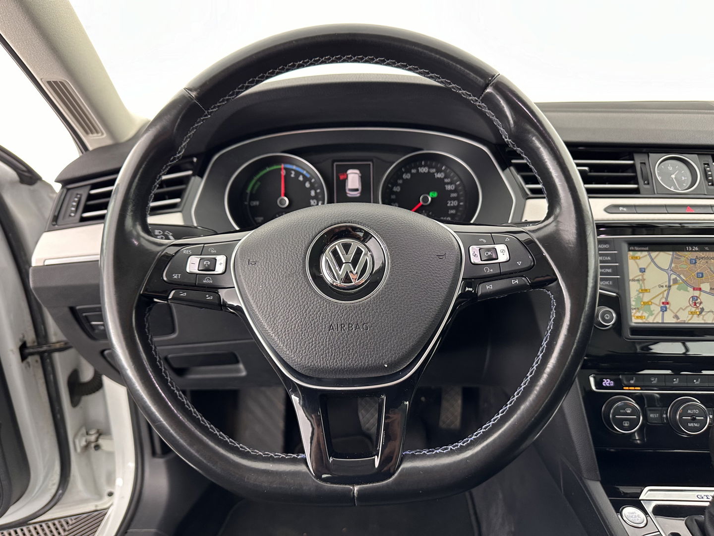 Volkswagen Passat Variant 1.4 TSI GTE Highline Aut. *FULL-LED | ADAPTIVE-CRUISE | ERGONOMIC-SPORTSEATS | KEYLESS | NAVI-FULLMAP | ECC | PARKPILOT | HEATED-SEATS | SHIFT-PADDLES | AMBIENT-LIGHT | TOWBAR | 17''ALU*