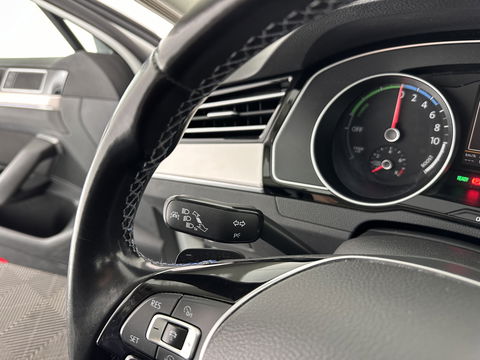Volkswagen Passat Variant 1.4 TSI GTE Highline Aut. *FULL-LED | ADAPTIVE-CRUISE | ERGONOMIC-SPORTSEATS | KEYLESS | NAVI-FULLMAP | ECC | PARKPILOT | HEATED-SEATS | SHIFT-PADDLES | AMBIENT-LIGHT | TOWBAR | 17''ALU*