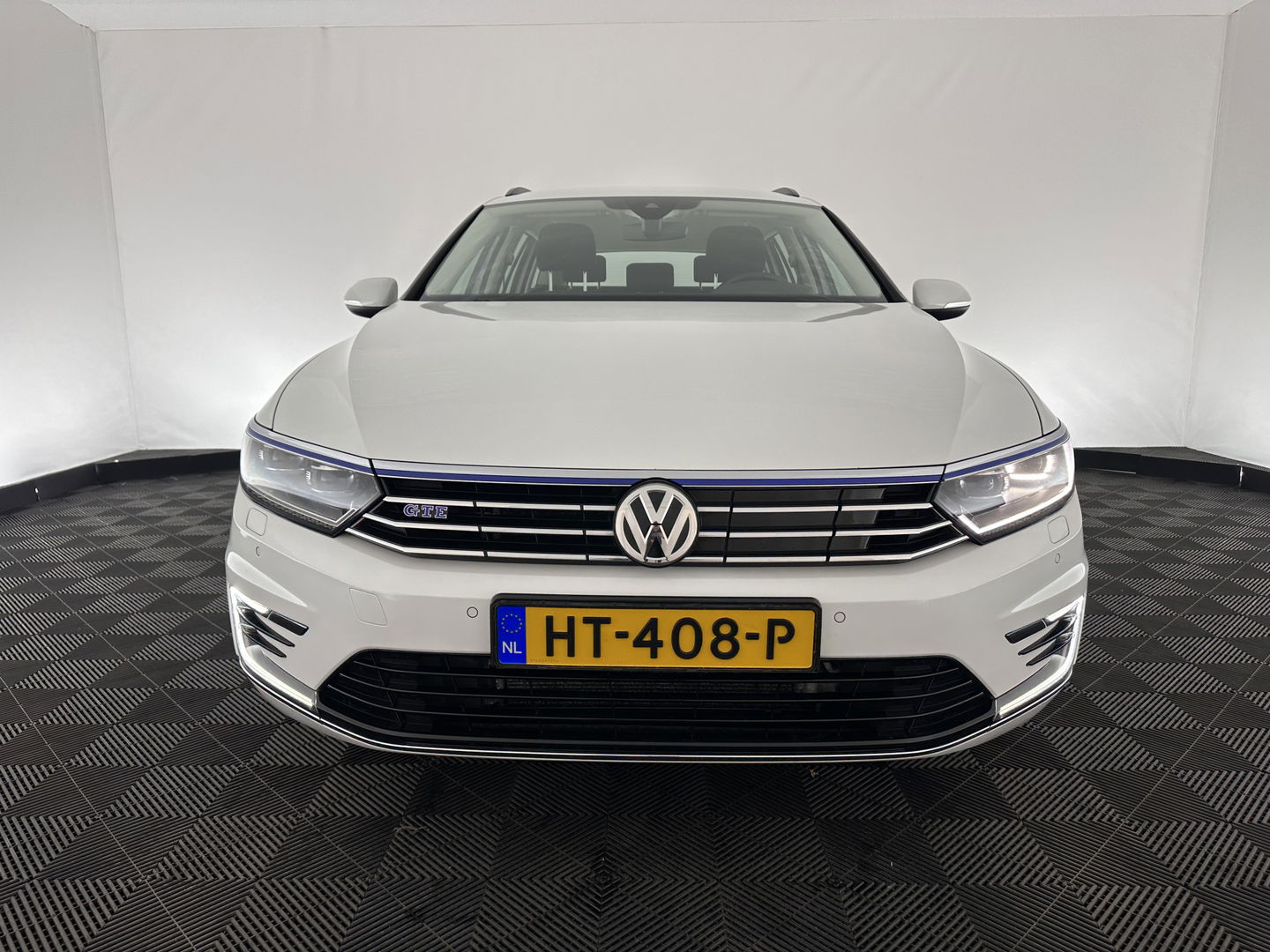 Volkswagen Passat Variant 1.4 TSI GTE Highline Aut. *FULL-LED | ADAPTIVE-CRUISE | ERGONOMIC-SPORTSEATS | KEYLESS | NAVI-FULLMAP | ECC | PARKPILOT | HEATED-SEATS | SHIFT-PADDLES | AMBIENT-LIGHT | TOWBAR | 17''ALU*
