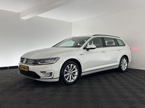 Volkswagen Passat Variant 1.4 TSI GTE Highline Aut. *FULL-LED | ADAPTIVE-CRUISE | ERGONOMIC-SPORTSEATS | KEYLESS | NAVI-FULLMAP | ECC | PARKPILOT | HEATED-SEATS | SHIFT-PADDLES | AMBIENT-LIGHT | TOWBAR | 17''ALU*