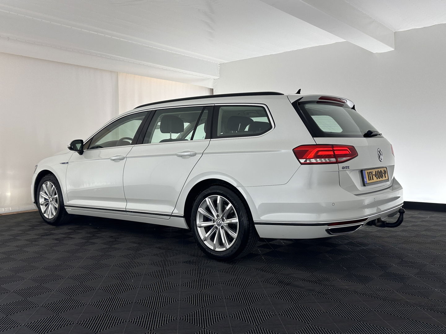 Volkswagen Passat Variant 1.4 TSI GTE Highline Aut. *FULL-LED | ADAPTIVE-CRUISE | ERGONOMIC-SPORTSEATS | KEYLESS | NAVI-FULLMAP | ECC | PARKPILOT | HEATED-SEATS | SHIFT-PADDLES | AMBIENT-LIGHT | TOWBAR | 17''ALU*