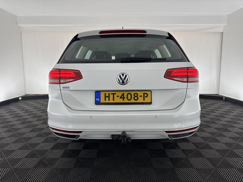 Volkswagen Passat Variant 1.4 TSI GTE Highline Aut. *FULL-LED | ADAPTIVE-CRUISE | ERGONOMIC-SPORTSEATS | KEYLESS | NAVI-FULLMAP | ECC | PARKPILOT | HEATED-SEATS | SHIFT-PADDLES | AMBIENT-LIGHT | TOWBAR | 17''ALU*