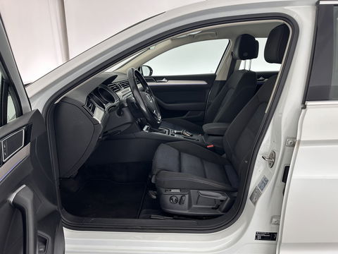 Volkswagen Passat Variant 1.4 TSI GTE Highline Aut. *FULL-LED | ADAPTIVE-CRUISE | ERGONOMIC-SPORTSEATS | KEYLESS | NAVI-FULLMAP | ECC | PARKPILOT | HEATED-SEATS | SHIFT-PADDLES | AMBIENT-LIGHT | TOWBAR | 17''ALU*