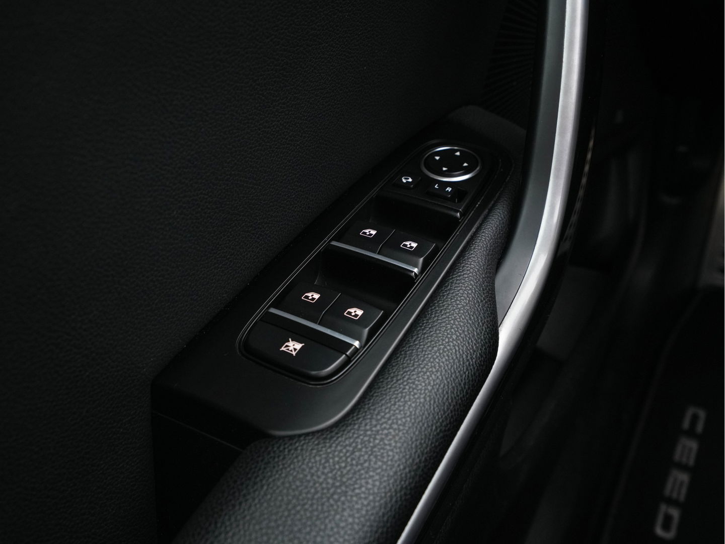 Kia Ceed Sportswagon 1.4 T-GDi ExecutiveLine Aut. *PANO | FULL-LEATHER | ADAPT.CRUISE | FULL-LED | MEMORY-PACK | DIGI-COCKPIT | JBL-SOUND | BLINDSPOT | KEYLESS | COOLED/HEATED-COMFORT-SEATS | NAVI-FULLMAP | LANE-ASSIST | 17''ALU*