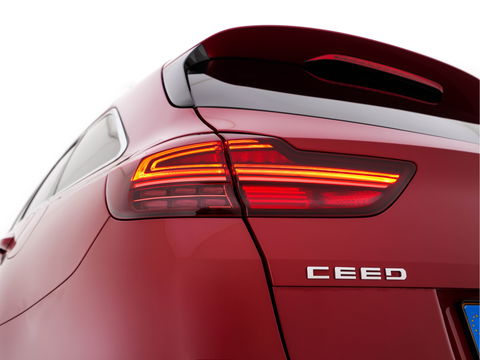 Kia Ceed Sportswagon 1.4 T-GDi ExecutiveLine Aut. *PANO | FULL-LEATHER | ADAPT.CRUISE | FULL-LED | MEMORY-PACK | DIGI-COCKPIT | JBL-SOUND | BLINDSPOT | KEYLESS | COOLED/HEATED-COMFORT-SEATS | NAVI-FULLMAP | LANE-ASSIST | 17''ALU*