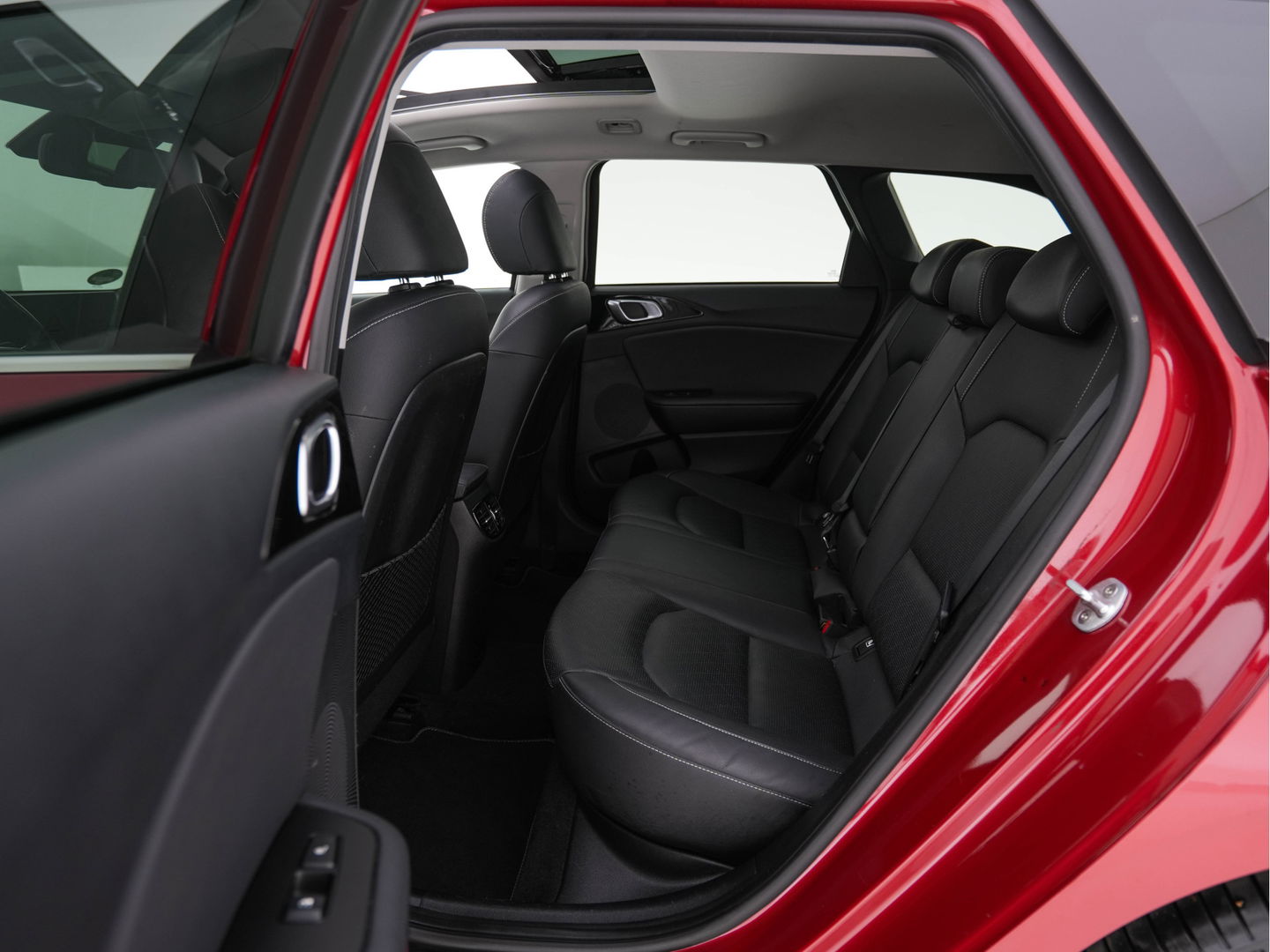 Kia Ceed Sportswagon 1.4 T-GDi ExecutiveLine Aut. *PANO | FULL-LEATHER | ADAPT.CRUISE | FULL-LED | MEMORY-PACK | DIGI-COCKPIT | JBL-SOUND | BLINDSPOT | KEYLESS | COOLED/HEATED-COMFORT-SEATS | NAVI-FULLMAP | LANE-ASSIST | 17''ALU*