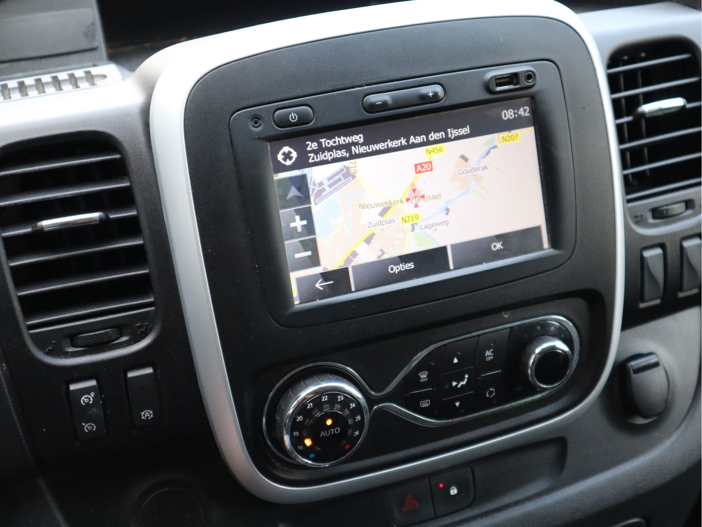 Opel Vivaro 1.6 CDTI 141 pk L2 Lang - Trekhaak - Imperiaal - Camera - Clima