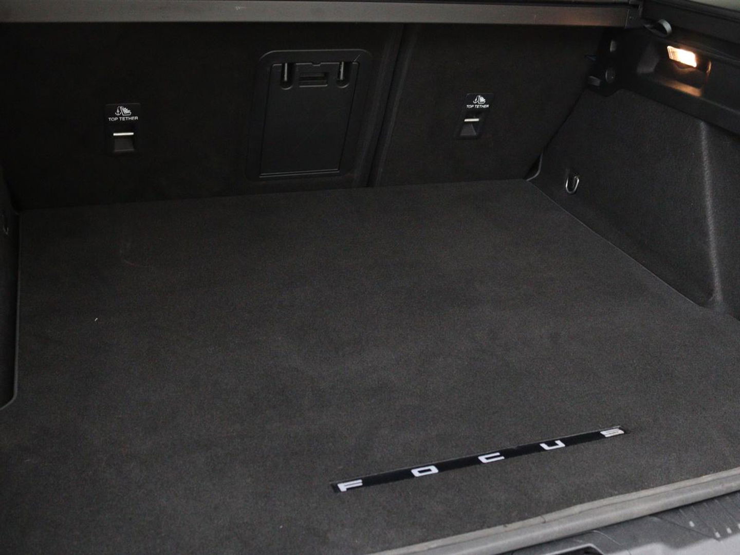 Ford Focus 1.0 EcoBoost ST Line X | Panoramadak | Stoel & stuurverwarming | Adaptive cruise | Camera | Carplay | Full LED | Trekhaak | Climate control | Navigatie