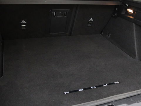 Ford Focus 1.0 EcoBoost ST Line X | Panoramadak | Stoel & stuurverwarming | Adaptive cruise | Camera | Carplay | Full LED | Trekhaak | Climate control | Navigatie