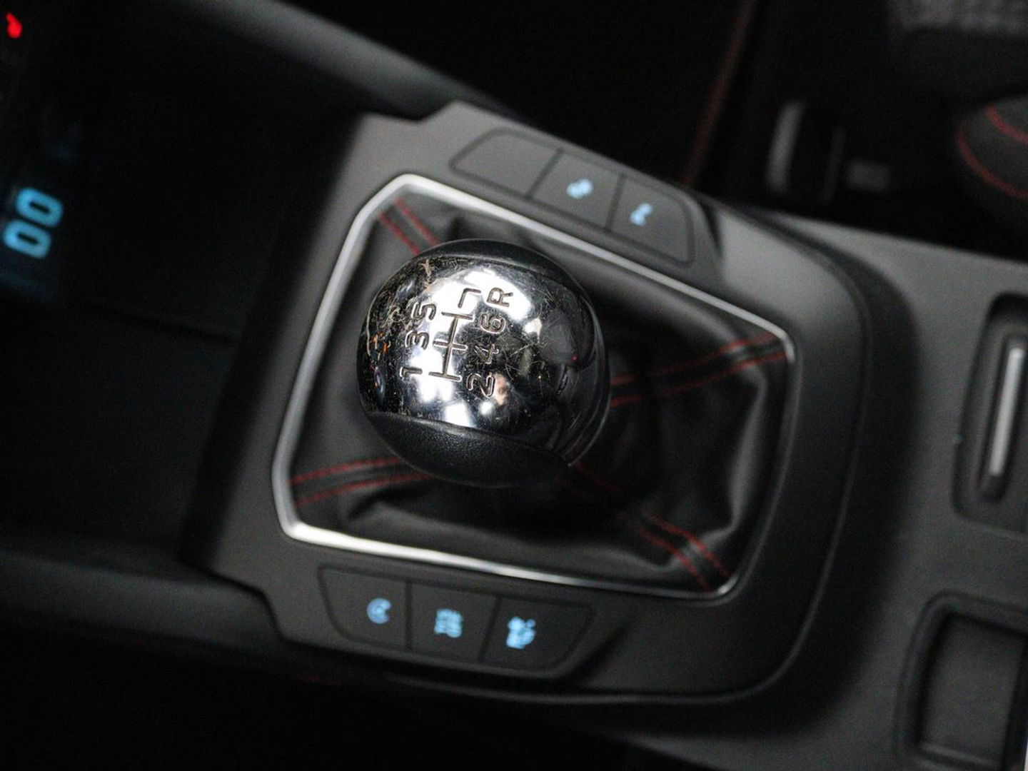 Ford Focus 1.0 EcoBoost ST Line X | Panoramadak | Stoel & stuurverwarming | Adaptive cruise | Camera | Carplay | Full LED | Trekhaak | Climate control | Navigatie