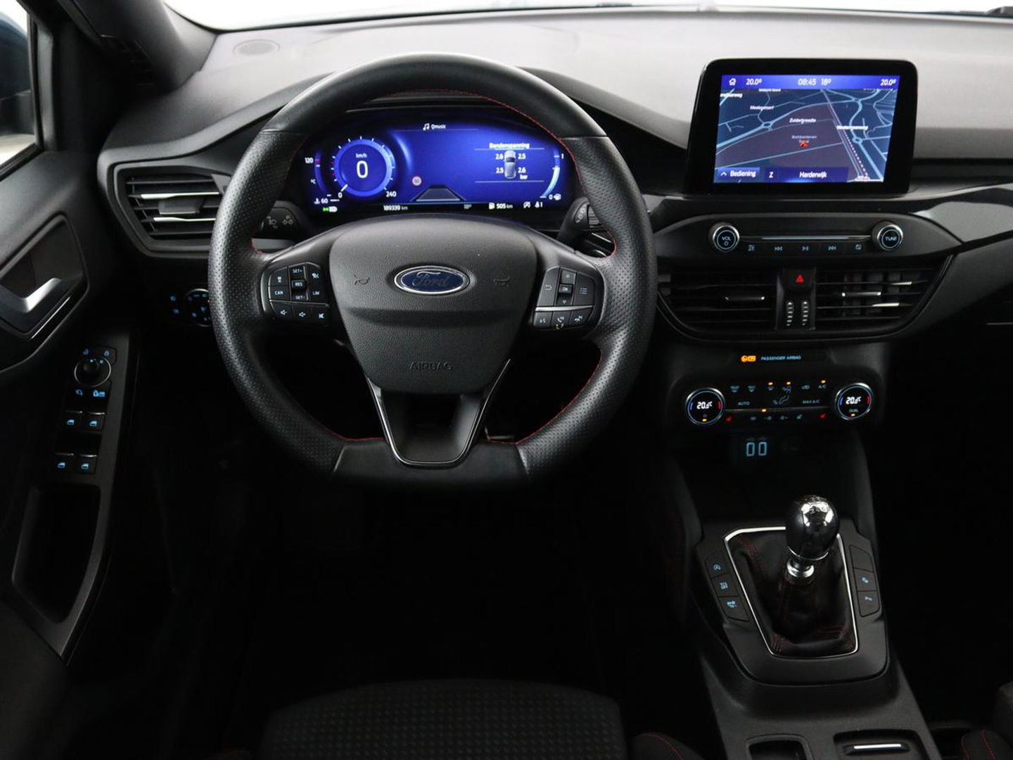 Ford Focus 1.0 EcoBoost ST Line X | Panoramadak | Stoel & stuurverwarming | Adaptive cruise | Camera | Carplay | Full LED | Trekhaak | Climate control | Navigatie