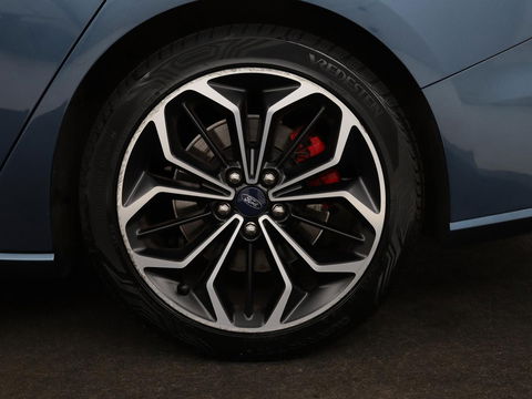 Ford Focus 1.0 EcoBoost ST Line X | Panoramadak | Stoel & stuurverwarming | Adaptive cruise | Camera | Carplay | Full LED | Trekhaak | Climate control | Navigatie