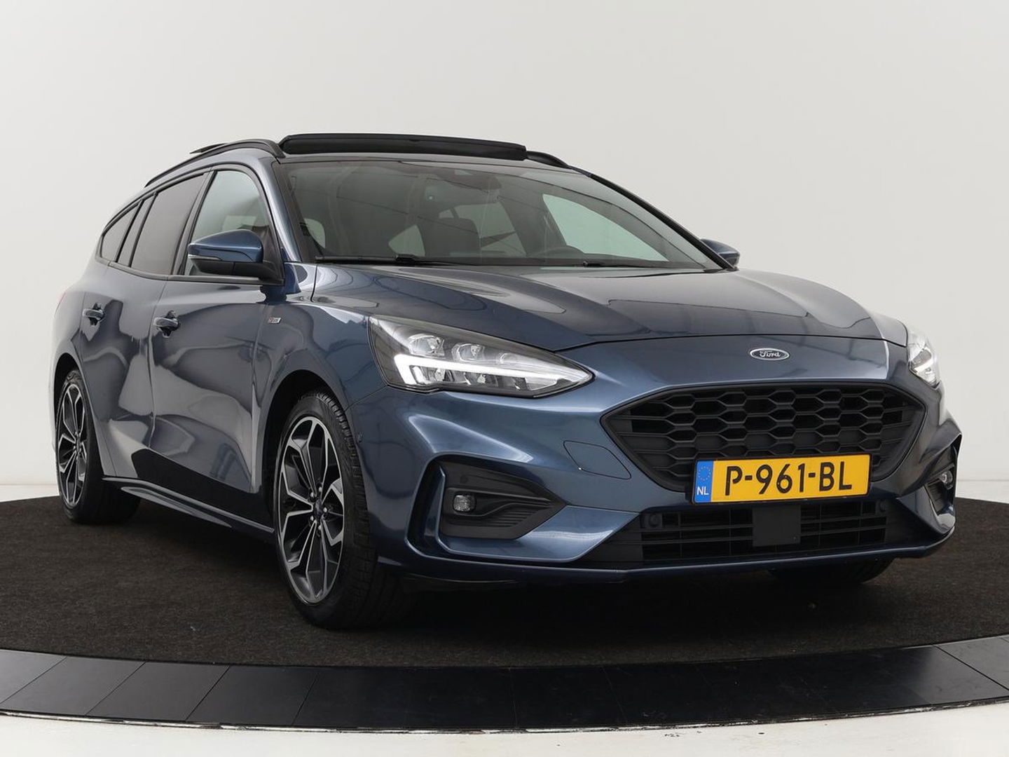 Ford Focus 1.0 EcoBoost ST Line X | Panoramadak | Stoel & stuurverwarming | Adaptive cruise | Camera | Carplay | Full LED | Trekhaak | Climate control | Navigatie