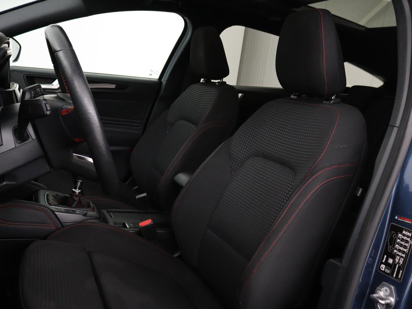 Ford Focus 1.0 EcoBoost ST Line X | Panoramadak | Stoel & stuurverwarming | Adaptive cruise | Camera | Carplay | Full LED | Trekhaak | Climate control | Navigatie