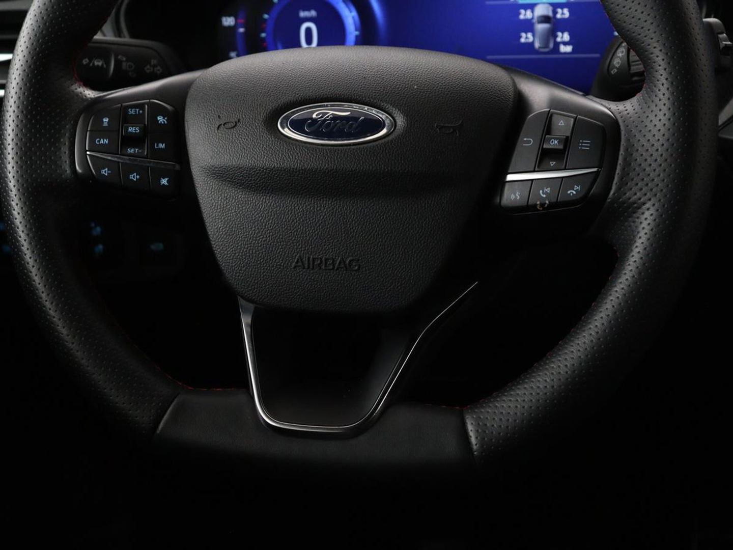 Ford Focus 1.0 EcoBoost ST Line X | Panoramadak | Stoel & stuurverwarming | Adaptive cruise | Camera | Carplay | Full LED | Trekhaak | Climate control | Navigatie