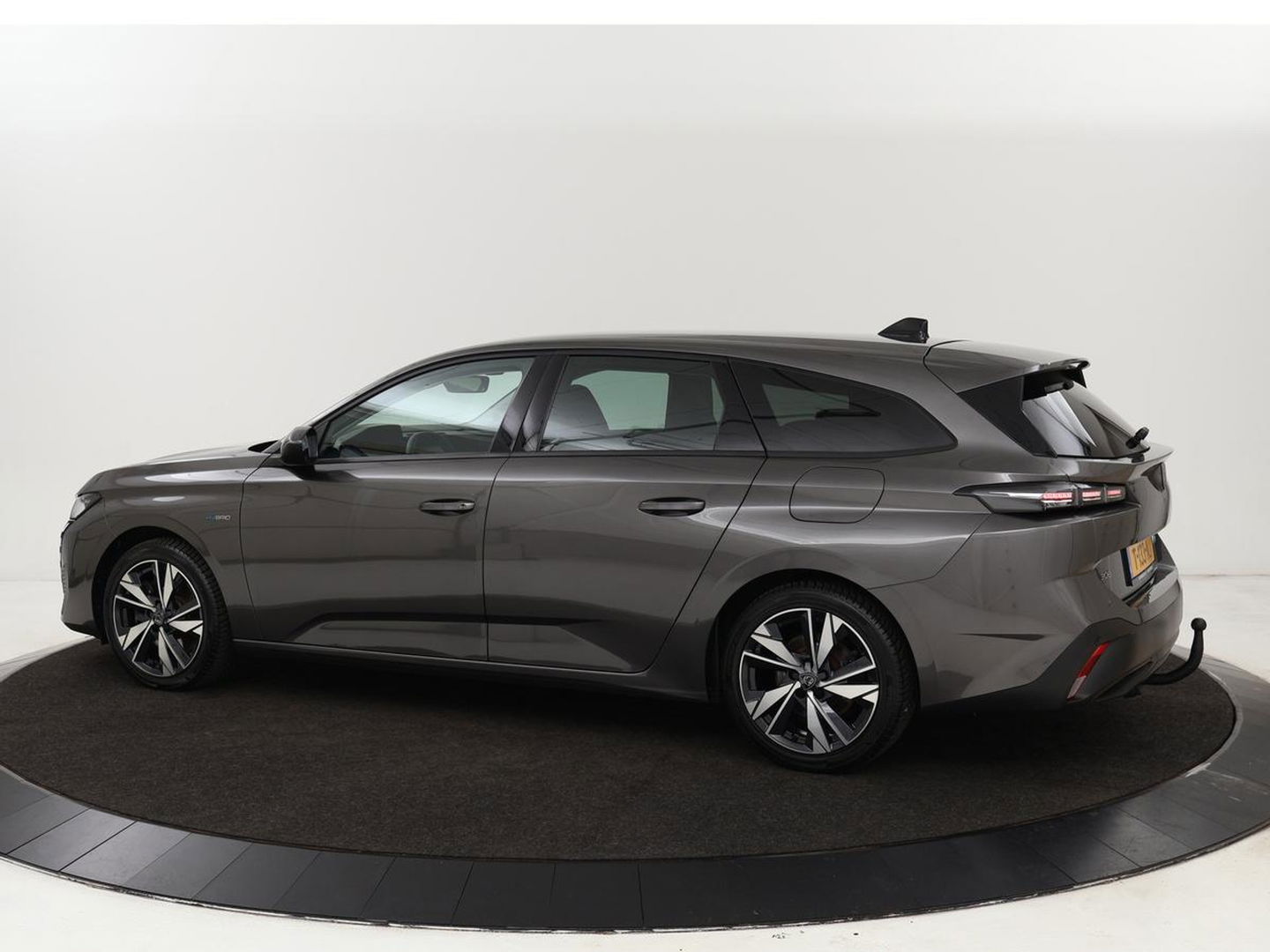 Peugeot 308 1.6 PHEV Active Pack Business | Stoelverwarming | Trekhaak | Carplay | Half leder | Sportstoelen | Navigatie | Full LED