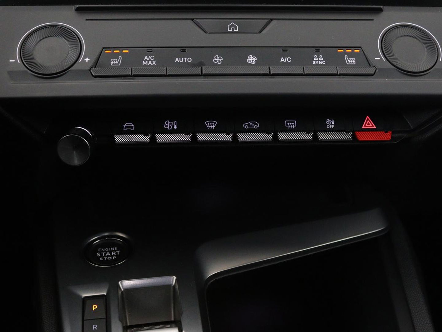 Peugeot 308 1.6 PHEV Active Pack Business | Stoelverwarming | Trekhaak | Carplay | Half leder | Sportstoelen | Navigatie | Full LED