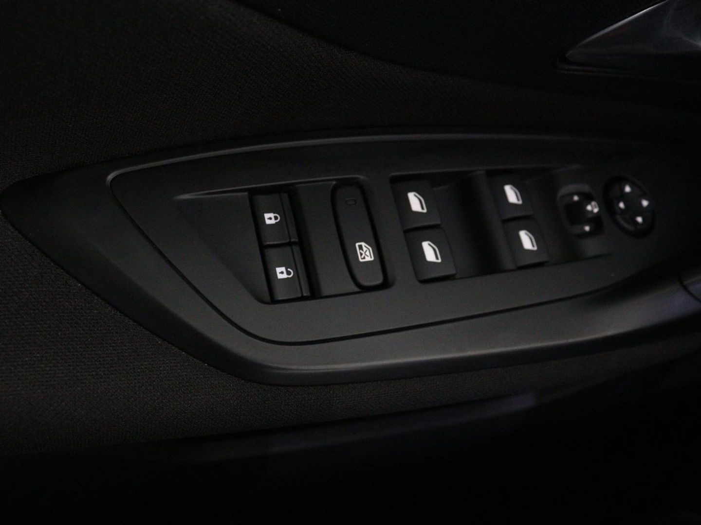 Peugeot 308 1.6 PHEV Active Pack Business | Stoelverwarming | Trekhaak | Carplay | Half leder | Sportstoelen | Navigatie | Full LED