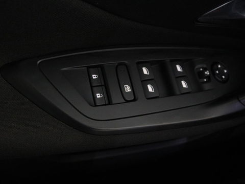 Peugeot 308 1.6 PHEV Active Pack Business | Stoelverwarming | Trekhaak | Carplay | Half leder | Sportstoelen | Navigatie | Full LED