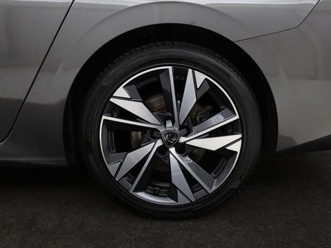 Peugeot 308 1.6 PHEV Active Pack Business | Stoelverwarming | Trekhaak | Carplay | Half leder | Sportstoelen | Navigatie | Full LED