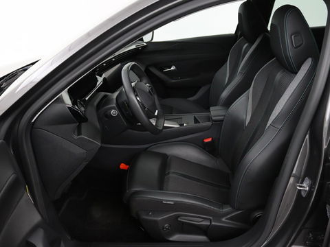 Peugeot 308 1.6 PHEV Active Pack Business | Stoelverwarming | Trekhaak | Carplay | Half leder | Sportstoelen | Navigatie | Full LED
