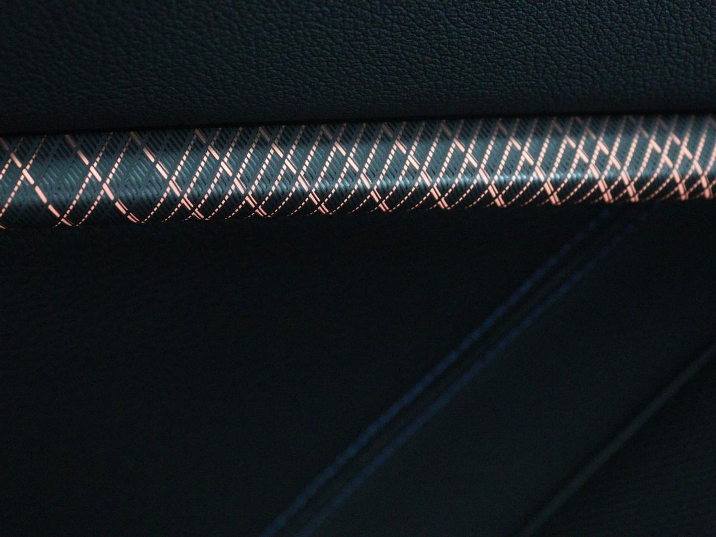 BMW 2 Serie Gran Coupé 218i M Sport | Stoelverwarming | Adaptive cruise | Carplay | Trekhaak | Sportstoelen | DAB | Half leder | Live Cockpit | Climate control