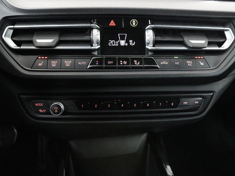 BMW 2 Serie Gran Coupé 218i M Sport | Stoelverwarming | Adaptive cruise | Carplay | Trekhaak | Sportstoelen | DAB | Half leder | Live Cockpit | Climate control