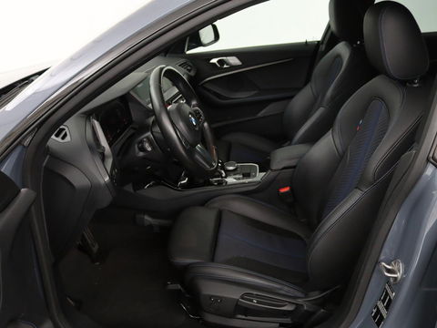 BMW 2 Serie Gran Coupé 218i M Sport | Stoelverwarming | Adaptive cruise | Carplay | Trekhaak | Sportstoelen | DAB | Half leder | Live Cockpit | Climate control