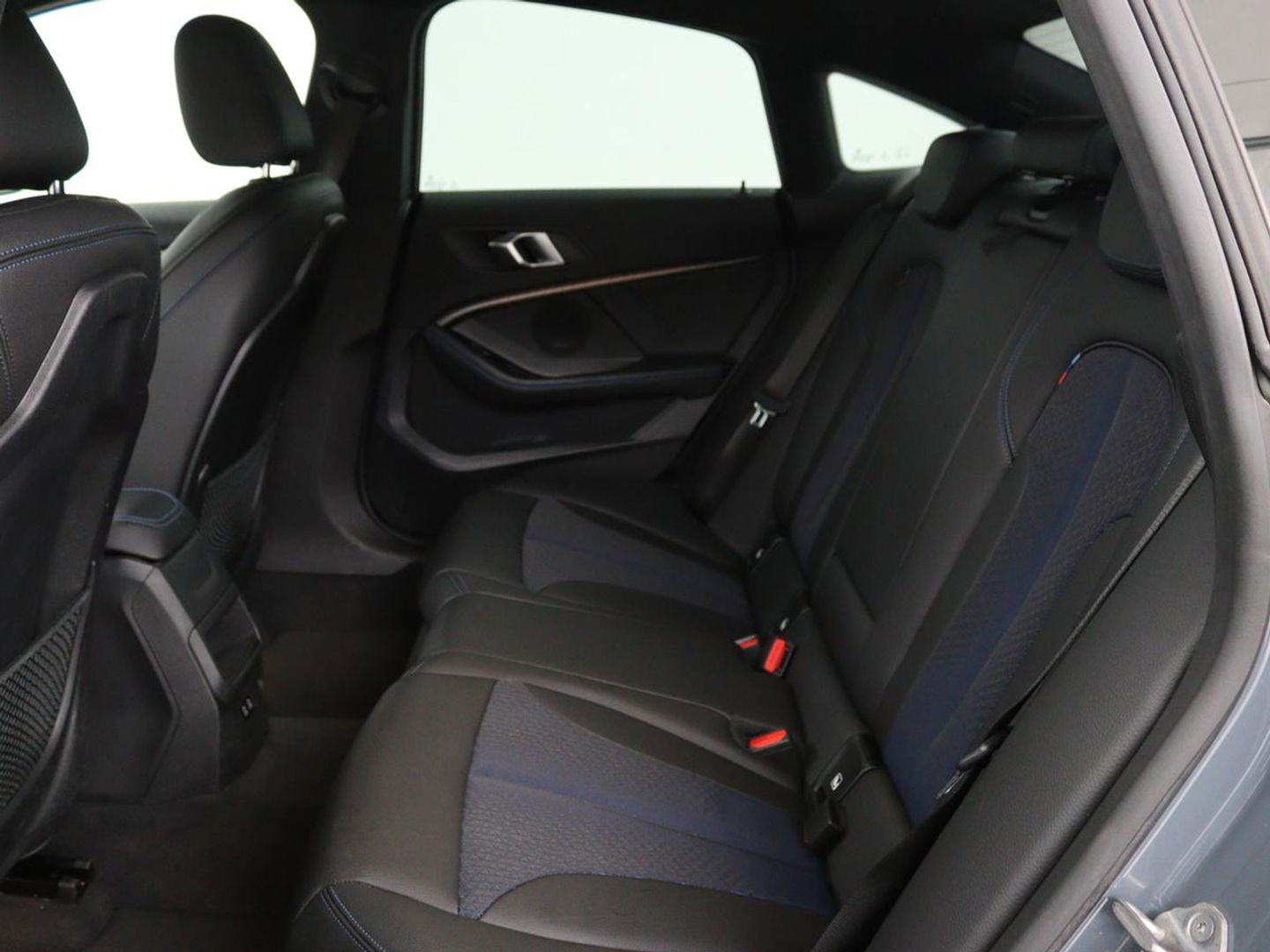 BMW 2 Serie Gran Coupé 218i M Sport | Stoelverwarming | Adaptive cruise | Carplay | Trekhaak | Sportstoelen | DAB | Half leder | Live Cockpit | Climate control