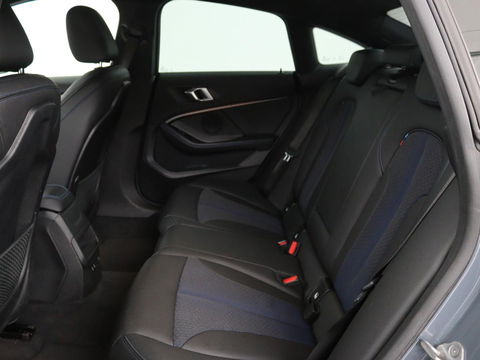 BMW 2 Serie Gran Coupé 218i M Sport | Stoelverwarming | Adaptive cruise | Carplay | Trekhaak | Sportstoelen | DAB | Half leder | Live Cockpit | Climate control