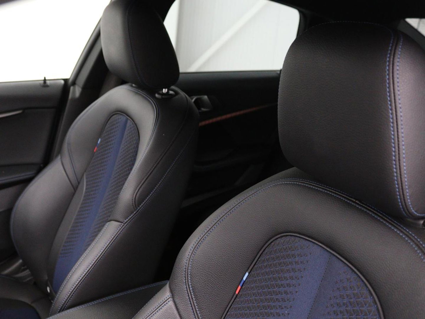 BMW 2 Serie Gran Coupé 218i M Sport | Stoelverwarming | Adaptive cruise | Carplay | Trekhaak | Sportstoelen | DAB | Half leder | Live Cockpit | Climate control