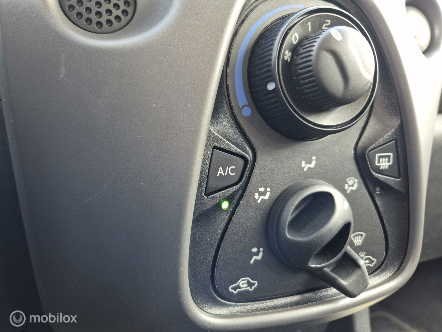 Peugeot 108 1.0 e-VTi Automaat, Carplay, LED, Airco, NAP!
