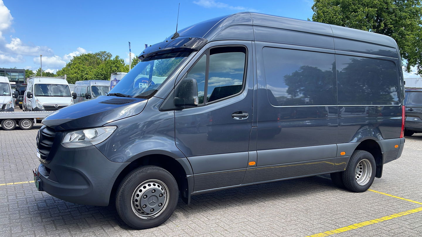 Mercedes-Benz Sprinter 516 2.2 CDI L2H2 dubbellucht / vaste prijs rijklaar € 26.950 ex btw / lease vanaf € / euro 6 / bpm vrij / tegen een meerprijs kunnen wij een trekhaak 3500 kg monteren !